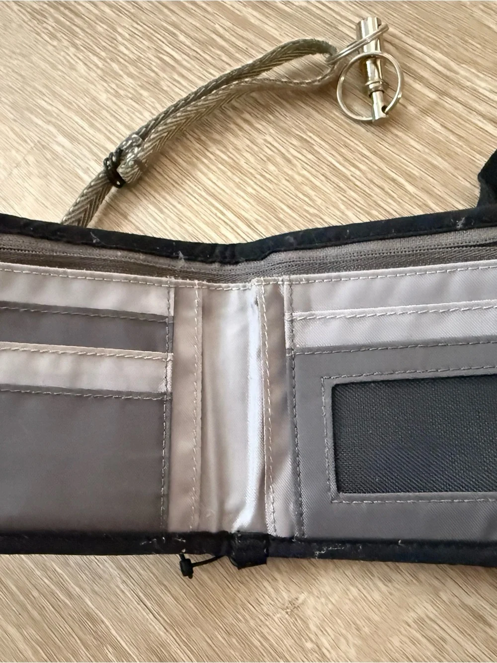 Pacsafe RFIDsafe V100 Blocking Bifold Wallet - Good Condition